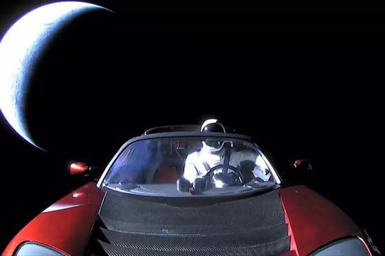 太空中的Roadster