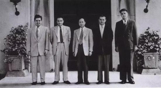 �X�W(xu��)ɭ�c����(gu��)ͬ�µĺ�Ӱ